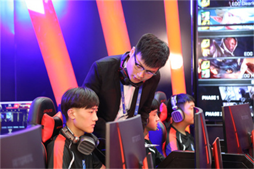 ���ӳ����������x��(sh��)�W(xu��)늸�(j��ng)�г�·����