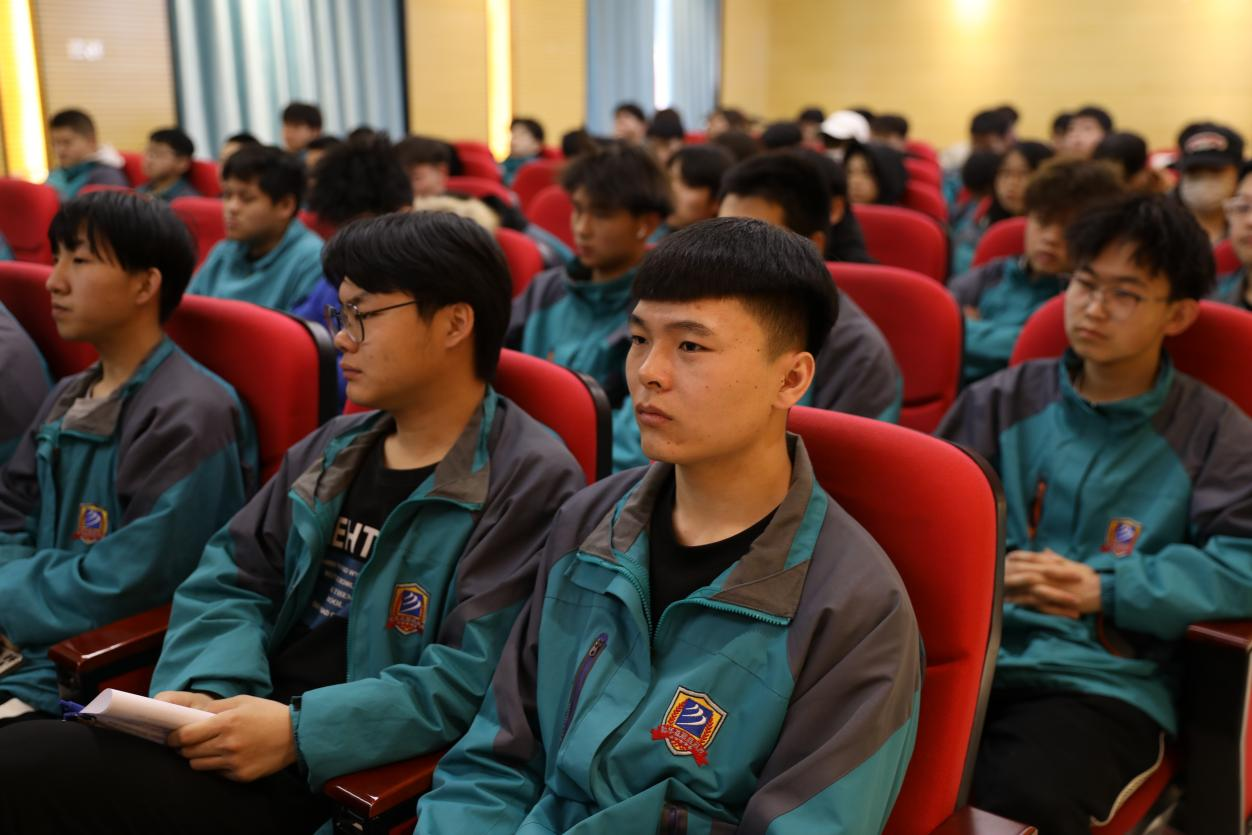 �ϲ����ո���ͬ�Ӿ��ʵ��������@���_(k��i)ʼ