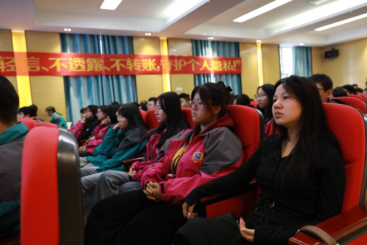 ���p��ـ�����o(h��)У�@ƽ��·�����������A�_չ���p��ـ���}�v��