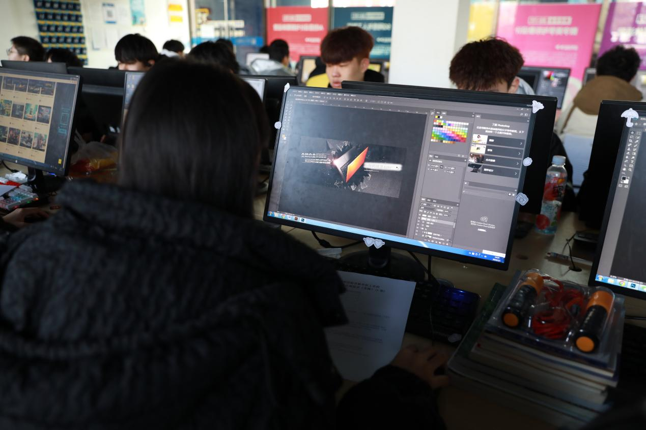 �ܶ��W����ϲ�g�������A���WУ�Ľ̎����������