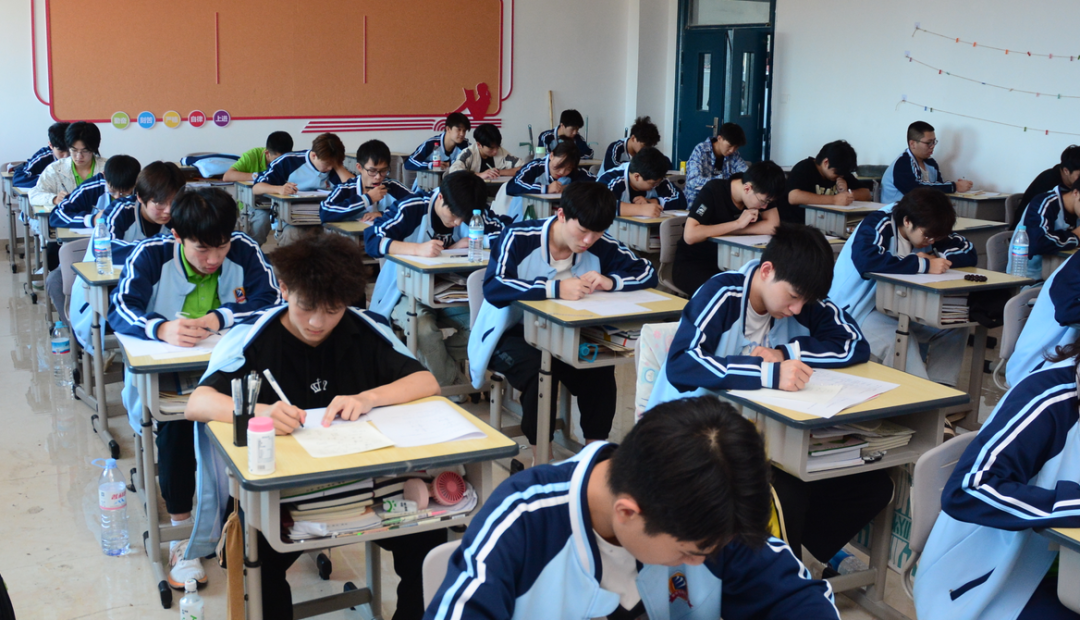 ��У�ȿӄe�����������A�����W(xu��)У�����D(zhu��n)�W(xu��)�ƾ����_(k��i)�������³�