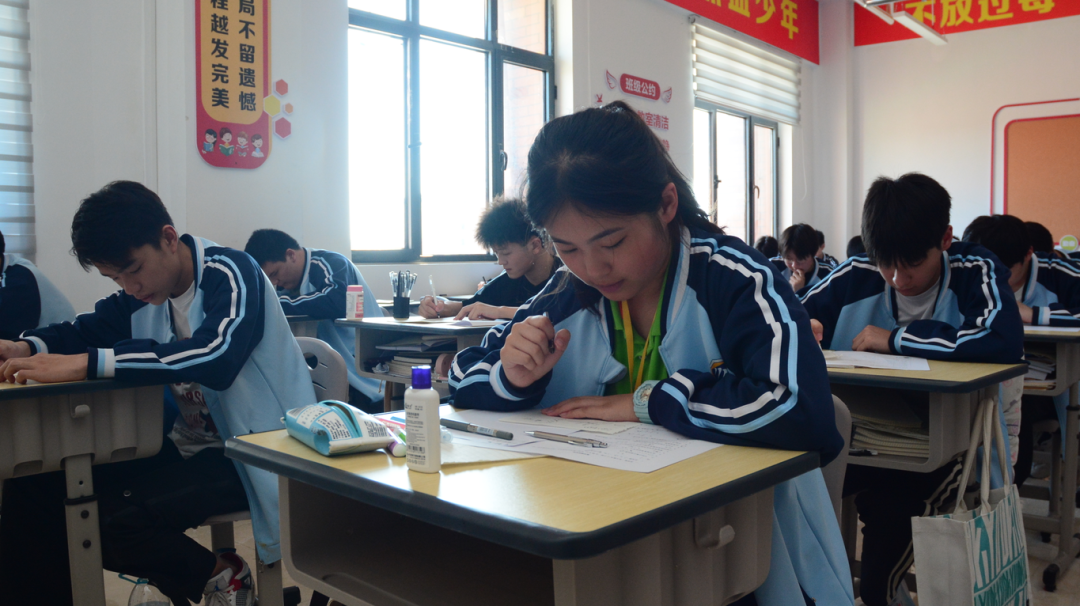 ���У��_(k��i)�����k��W(xu��)���������������A�����ϰ�